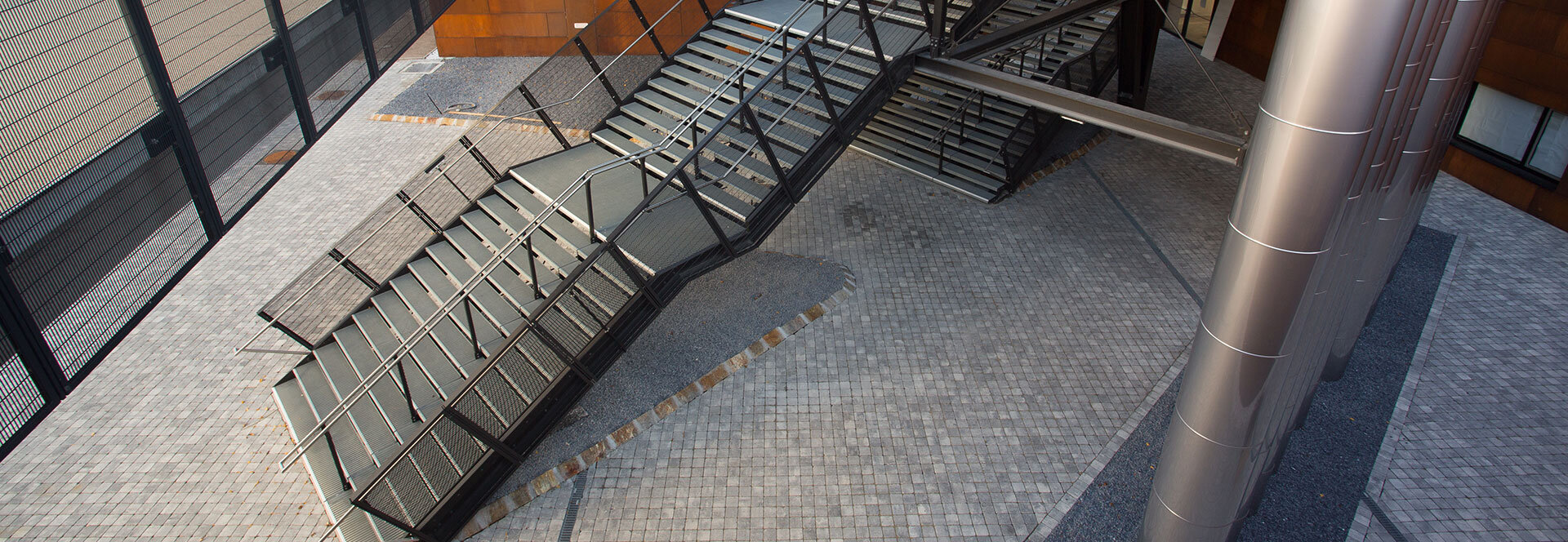 mea-referenzen-campus-wien-01-trepte-metalice