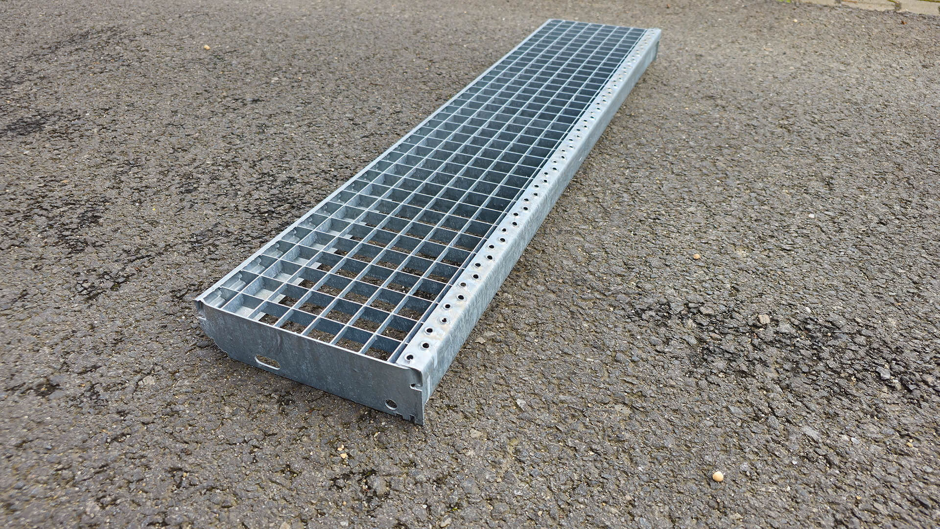 Treapta-Modulara-Metalica-MEA-Step-fabricata-in-Dej-de-MEA-Metal-Applications